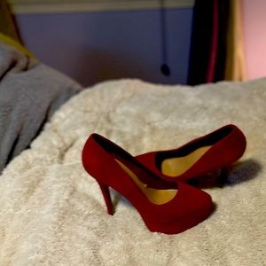 Jessica Simpson platform pumps size 8